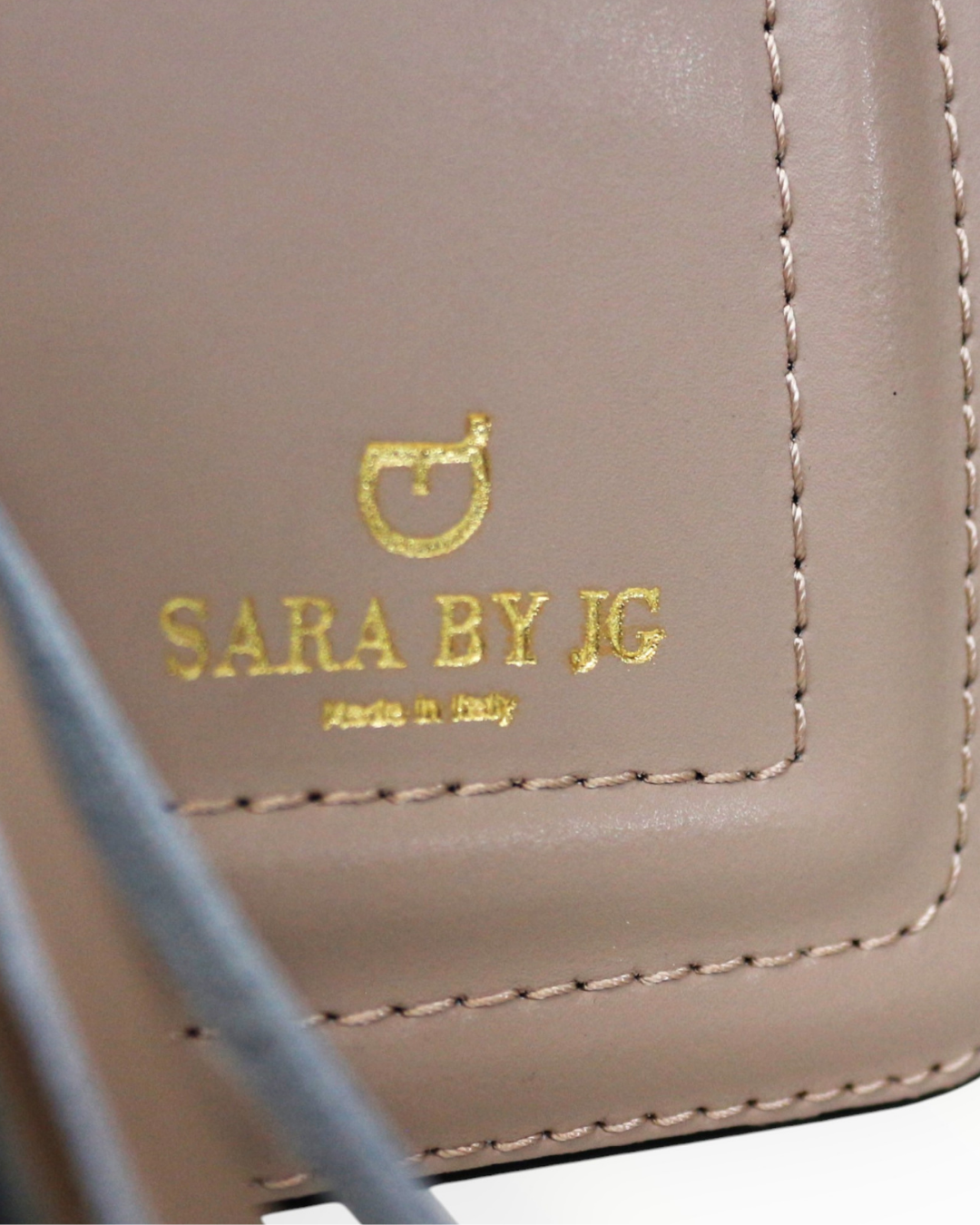 The Affascinante Beige – Sculptural handbag handmade in genuine Italian leather in Florence by SarabyJG