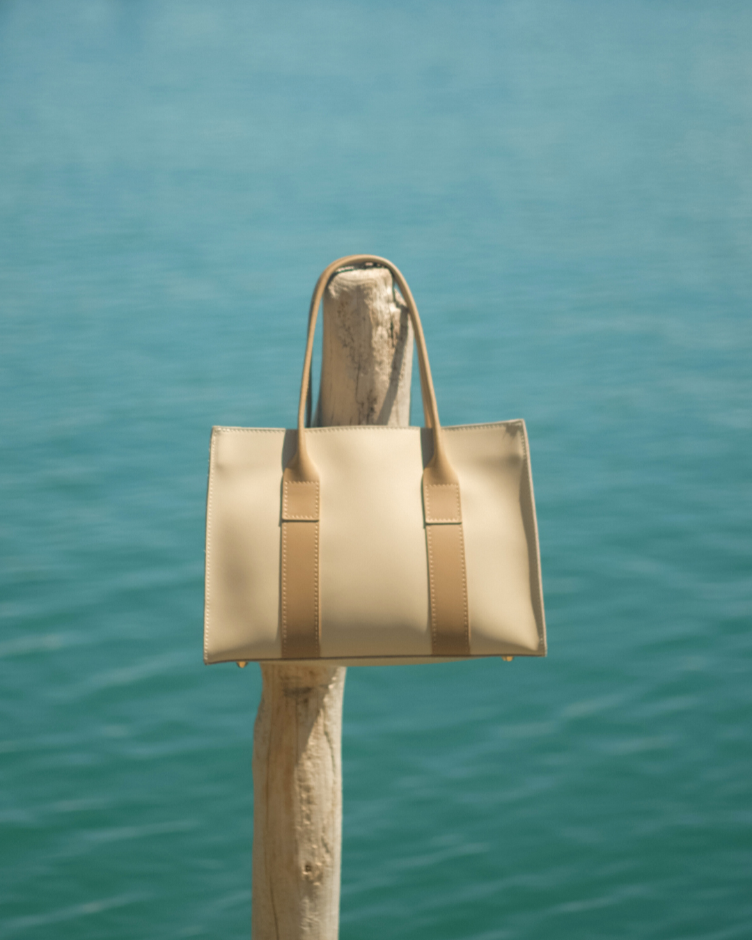 The Decisa White – Sculptural handbag handmade in genuine Italian leather in Florence by SarabyJG