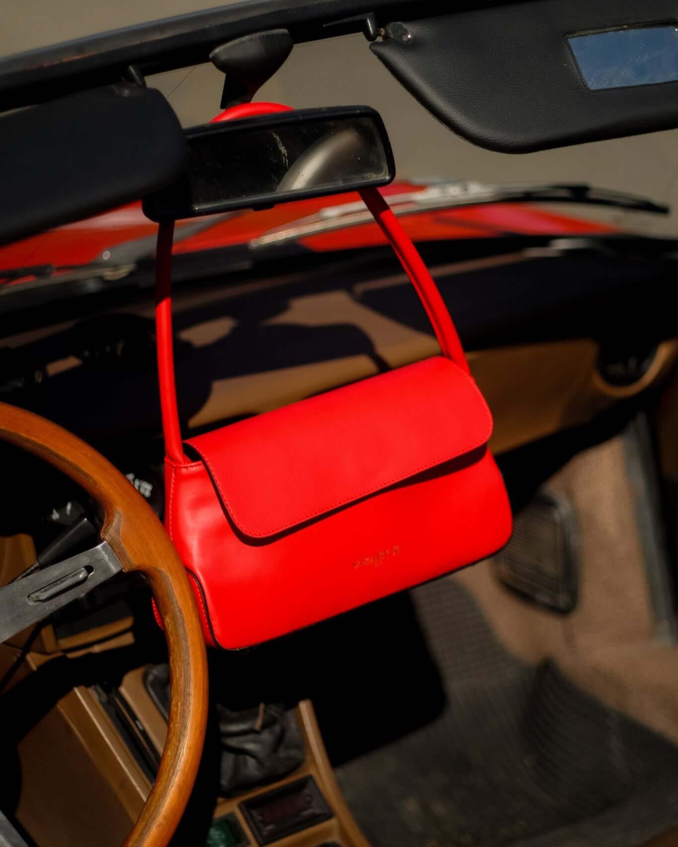 The Leggera - Red – Sculptural handbag handmade in genuine Italian leather in Florence by SarabyJG